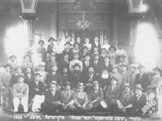 ר’ אלה דושניצר והרב כץ עם ר’ חיים שרגא לוין